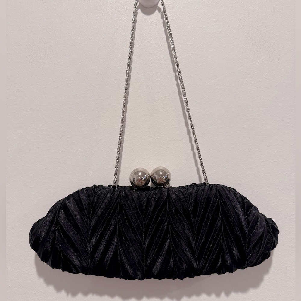 Vintage Elegant Black Evening Clutch with Modern Design EUC